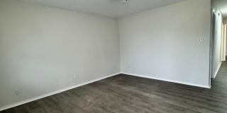 4411-2 Kemper Street Gallery 2