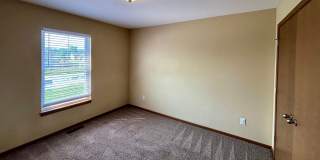 Spacious 4 Bed / 2.5 Bath in Quiet Neighborhood Available NOW! Gallery 11