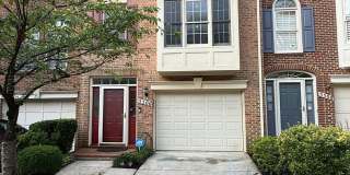 Beautiful 3 bed/3.5 Bath in ideal location! Gallery 1