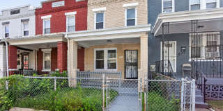 Newly Renovated 4 Bedroom Rowhome with All Utilities Included in Kingman Park Gallery 1