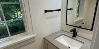 202 Pearsall Place Gallery 15