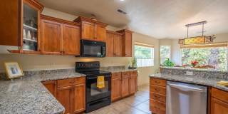 Beautiful pet friendly 4 bedroom home-AVAILABLE TODAY! Gallery 3