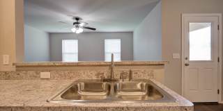 Beautiful 3-Bedroom Home with Easy Access to I-35 & I-240 Gallery 11