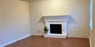 Arbor Village Condominium / Beautiful Update Unit / Refrigerator, Washer & Dryer included Gallery 4