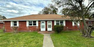 Charming 2-Bedroom Duplex with Private Yard in Chesapeake Gallery 1