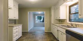 3 Bed | 2 bath House in White Bear Lake Gallery 1