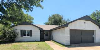 Charming OKC Home | 3 Bedrooms, 2-Car Garage & Spacious Fenced Backyard! Charming OKC Home | 3 Bedrooms, 2-Car Garage & Spacious Fenced Backyard! Gallery 1