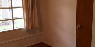 3+ Bdrm in Quiet Neighborhood w/Lots of Natural Light Gallery 11