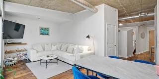 923 Peachtree Street NE Gallery 17