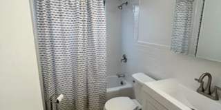 Elmhurst One Bedroom Apartment ~ Parking Included ~ Cats Welcome Gallery 6
