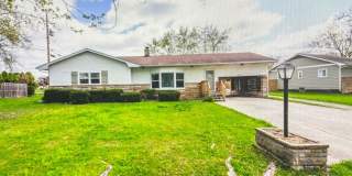 3-Bedroom House w/ Garage and Carport Gallery 1