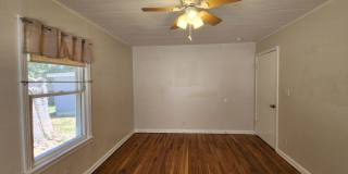 Live in the Heart of Downtown New Braunfels / Covered Front Porch / Carport & Storage / NBISD Gallery 15