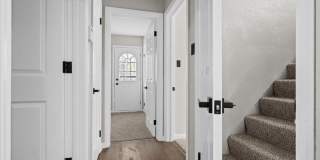 10042 Grayton Street Gallery 20