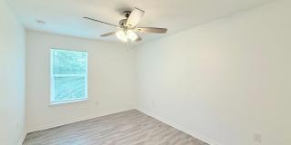 Spacious 4-Bedroom Townhome Gallery 8