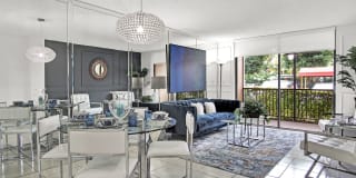 Fontainebleau Milton Gallery 39