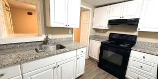 Downstairs 2BR/1BA Riverside Duplex Apartment Gallery 7