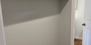 Newly renovated 2 bed x 1 bath on top floor in Kirkland! Gallery 17