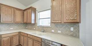 Large home in Pflugerville!  3 car garage - Highland Park Neighborhood Gallery 20