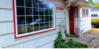 Bright two bedroom Home with a Covered Back Deck Gallery 1