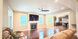 Beautiful 4BR Home in Woodloch | 2-Car Garage, A/C & Bonus Loft Gallery 3