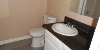 Spacious 2 story Townhouse with Community Pool Gallery 19