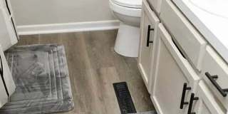 Room in 2 Bedroom Home at Forest View Ave Gallery 15