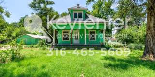 June is free!! Charming 1925 Farm House on 1/3 acre! Gallery 1