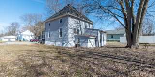 1827 Gilbert St Gallery 1