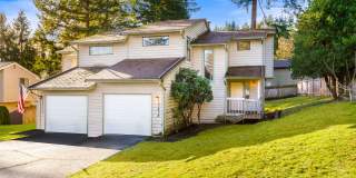 Redmond 3 Bedroom 1.5 Bath Garage Duplex Gallery 3