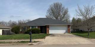 Spacious 4BR Home in Seven Oaks with Garage & Fenced Yard Gallery 1