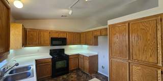 Light & Bright 3-Bedroom House in Ravenwood Subdivision Coming Available Early May! Gallery 14