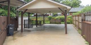 Spacious 4BR Bungalow: Historic Old Southwest w/ Screened Porch & Car Port Gallery 8