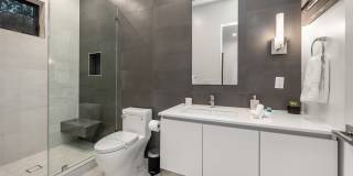 523 N Harper Ave Gallery 21