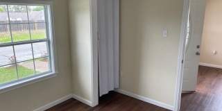 2104 W Robbins St Gallery 13