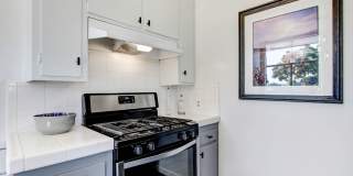 1043 N Ardmore Ave Gallery 10