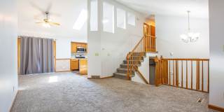 Unique 3 Bedroom / 2 Bath with Washer/Dryer in Millard! Gallery 1