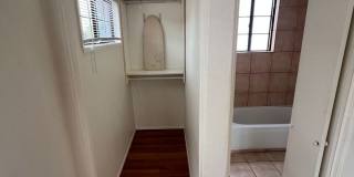 Charming 1x1 in Historic Old Town! Beautiful Original Hardwood Floors + Prime Location Gallery 6