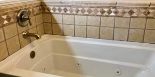 Charming 2 Bedroom/2 Bathroom Townhome in Federal Hill W/ Parking Gallery 12