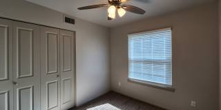 Walk to Das Rec / Close to Landa Park / Remodeled House/ Fridge / Fenced in Yard / NBISD Gallery 28