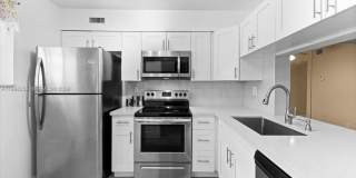 3047 N Oakland Forest Dr Gallery 4