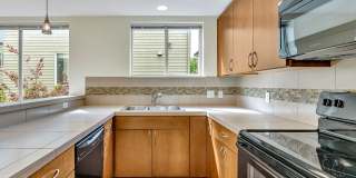 Cheery & Bright Columbia City Townhome Gallery 10
