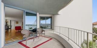 66 Queen Street unit: 1605 Gallery 17