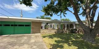 301 Bermuda Place Gallery 34