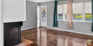 4 bed 1.5 Bath Heights Home 4 bed 1.5 Bath Heights Home Gallery 1