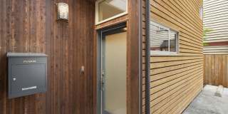 3bd/3ba Seattle Townhome Gallery 1