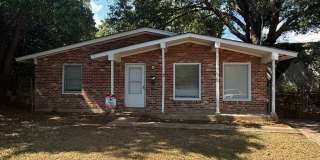 ** 3 bed 1 bath located in Forest Hills ** Call 334-366-9198 to schedule a self showing Gallery 1