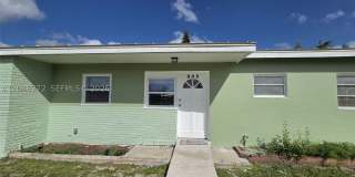305 SE Airoso Blvd Gallery 10