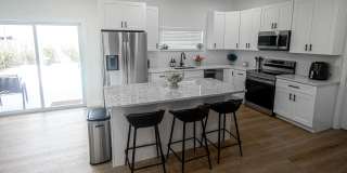 207 W Giddens Ave Gallery 6