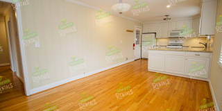 Charming Shandon Corner Lot Home – Hardwood Floors, Fenced Yard + $500 Off 1st MONTH'S Rent! Gallery 8