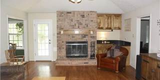 Spacious 3/2 home in convenient location Gallery 5